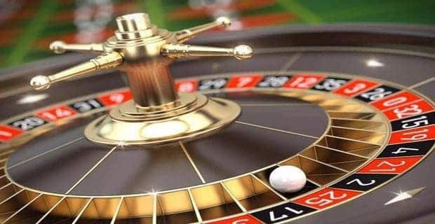 Pengguna bergembira mengakses permainan dengan login mudah lewat aplikasi empire888